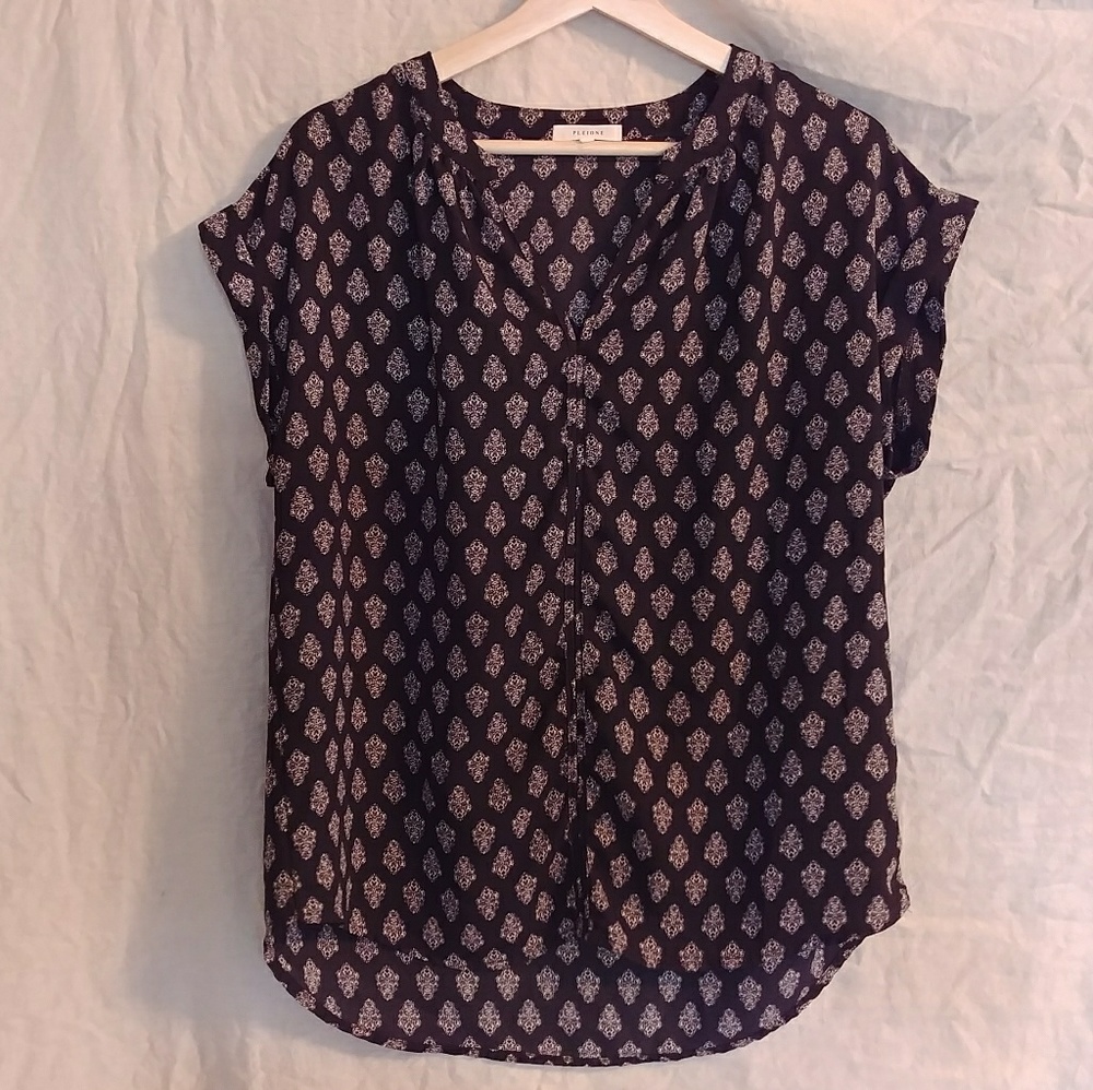 Boxy short sleeve v-neck blouse